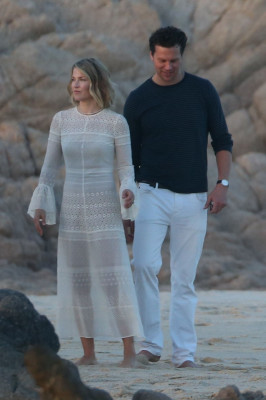 Ali Larter at a Beach in Cabo San Lucas 01/01/2018