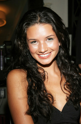 photo 3 in Alice Greczyn gallery [id299798] 2010-09-27 00:00:00