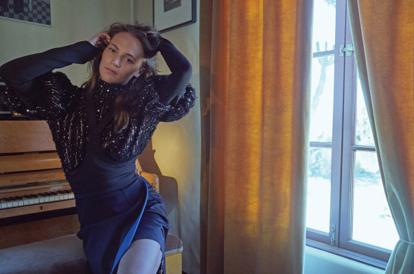 Alicia Vikander - Elle Korea (2019)