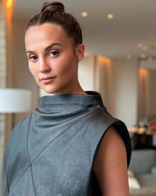 Alicia Vikander - Louis Vuitton Menswear SS 2025 Show at PFW 06/18/2024