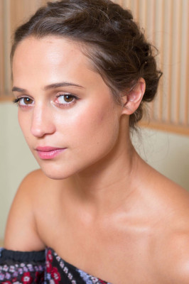 Alicia Vikander - TV Groove (2016)