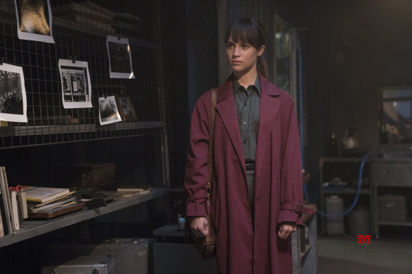 Alicia Vikander - Earthquake Bird (2019)