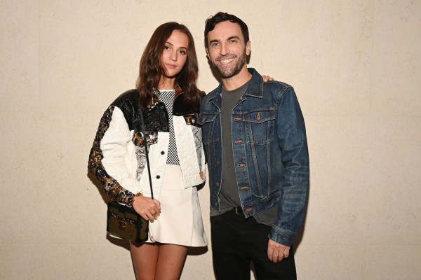 Alicia Vikander - Louis Vuitton Fashion Show in Paris 10/05/2021