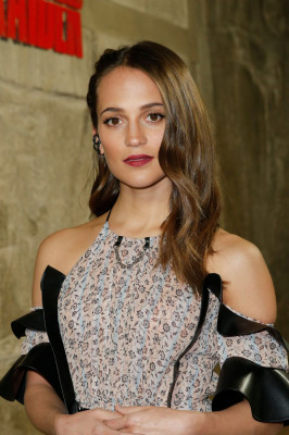 Alicia Vikander – “Tomb Raider” Photocall in Berlin