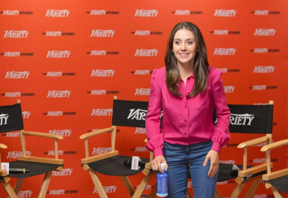 Alison Brie pic #717415