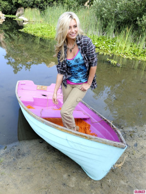 Alyson Michalka pic #433494