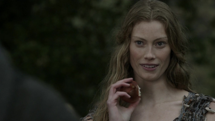 Alyssa Sutherland - Vikings - S01E09 