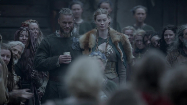 Alyssa Sutherland - Vikings - S02E10 The Lords Prayer 