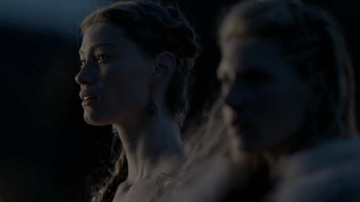 Alyssa Sutherland - Vikings - S02E10 The Lords Prayer 