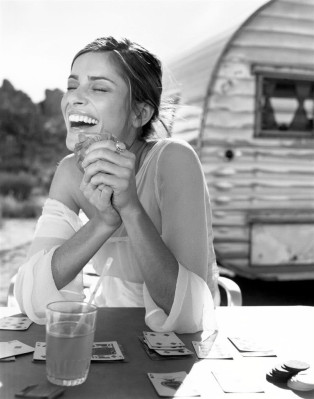 Amanda Peet pic #588476