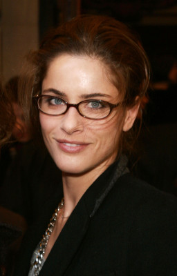 Amanda Peet pic #221846