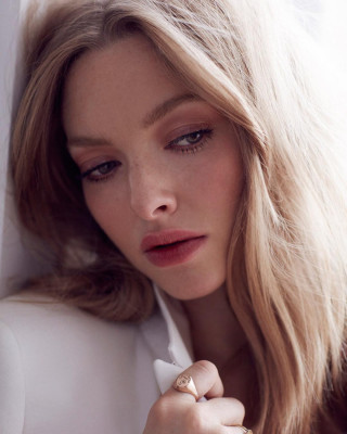 Amanda Seyfried - Elle 2017
