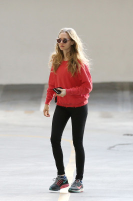 Amanda Seyfried - FedEx in West Hollywood 01/02/2020