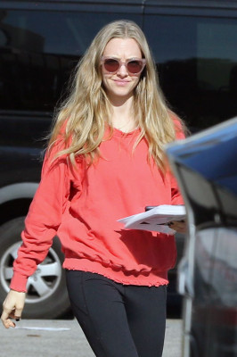 Amanda Seyfried - FedEx in West Hollywood 01/02/2020