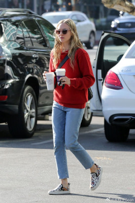 Amanda Seyfried - The Coffee Bean &amp; Tea Leaf in West Hollywood 01/04/2020