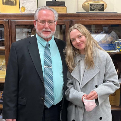 Amanda Seyfried - William Allen High School in Allentown 12/12/2021
