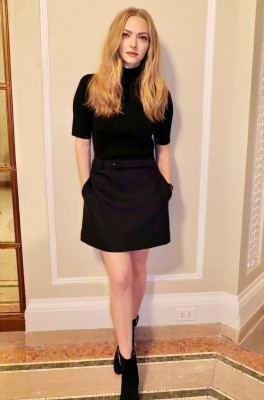 Amanda Seyfried - Theory x Inara Foundation 11/15/2021