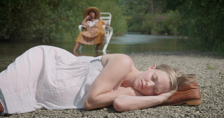 Amanda Seyfried - Birdwatching (2021)