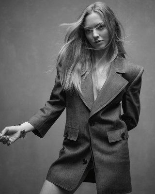 Amanda Seyfried by Mark Seliger for Heroine UK (May 2022)