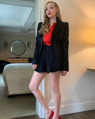 Amanda Seyfried - Sunday Morning 10/25/2020