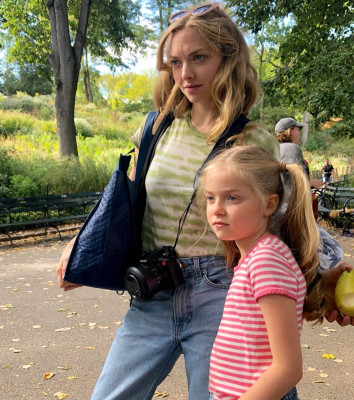 Amanda Seyfried - &#039;A Mouthful Of Air&#039; On Set in New York 09/26/2019