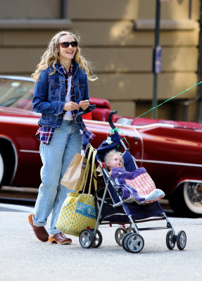 Amanda Seyfried - &#039;A Mouthful Of Air&#039; On Set in New York 09/29/2019