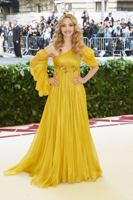 Amanda Seyfried – MET Gala 2018