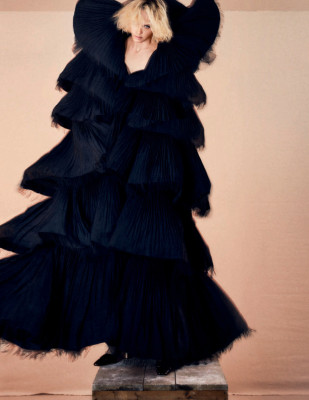 Amber Valletta by Txema Yeste for Vogue España || December 2020