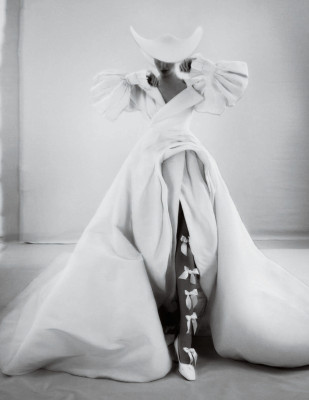 Amber Valletta by Txema Yeste for Vogue España || December 2020