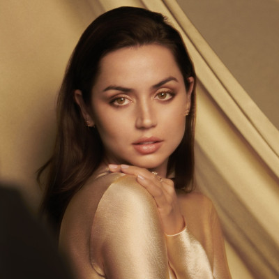Ana de Armas - Estée Lauder (2021)