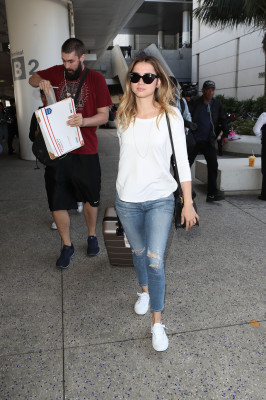 Ana de Armas - Airport in Los Angeles 09/22/2017