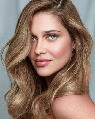 Ana Beatriz Barros