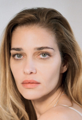 Ana Beatriz Barros