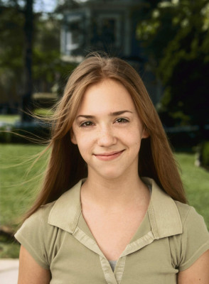 Andrea Bowen pic #376761