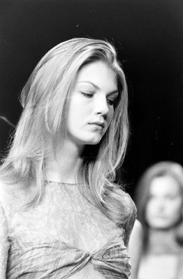 Angela Lindvall for Bill Blass Spring Summer 1998