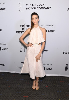 Angela Sarafyan pic #959054