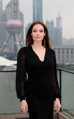 Angelina Jolie pic #739875