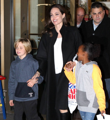 Angelina Jolie pic #775219