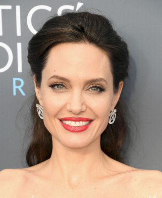 Angelina Jolie - Critics Choice Awards 01/11/2018