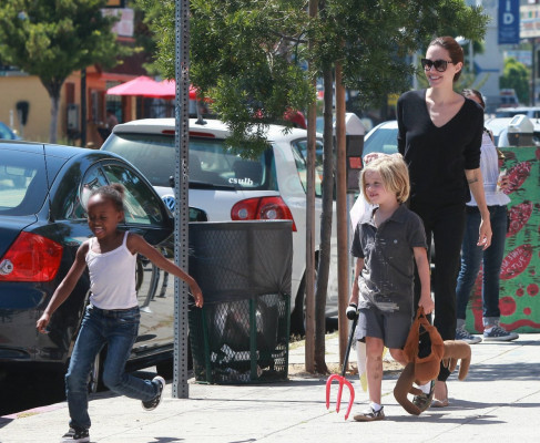 Angelina Jolie pic #410252