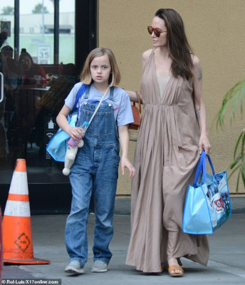 Angelina Jolie pic #1181734