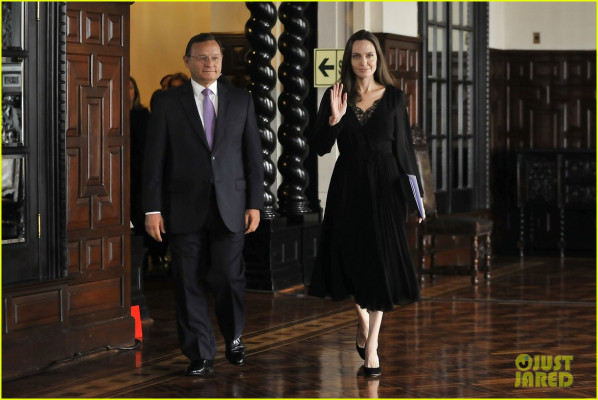 Angelina Jolie - Press Conference in Tumbes, Peru 10/22/2018