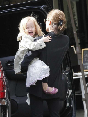 photo 16 in Angelina Jolie gallery [id473337] 2012-03-02 00:00:00