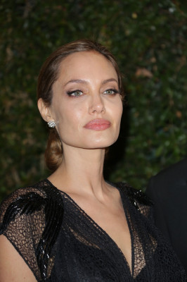 Angelina Jolie pic #681282