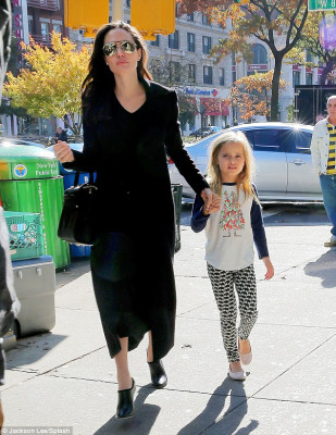 Angelina Jolie pic #843348