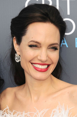 Angelina Jolie – 2018 Critics’ Choice Awards