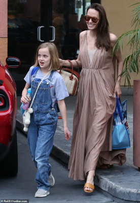 Angelina Jolie pic #1181730