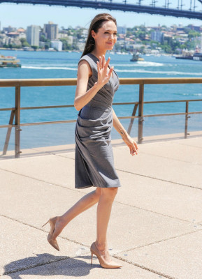 Angelina Jolie pic #774062