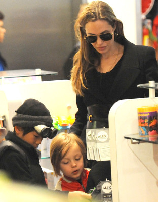 photo 23 in Angelina Jolie gallery [id631132] 2013-05-05 00:00:00