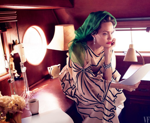 Angelina Jolie pic #985758
